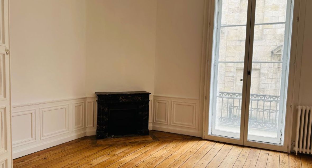 A vendre : Bel Appartement en plein Centre de Bordeaux à 50 m de la Place de la Comédie et du Grand Théatre