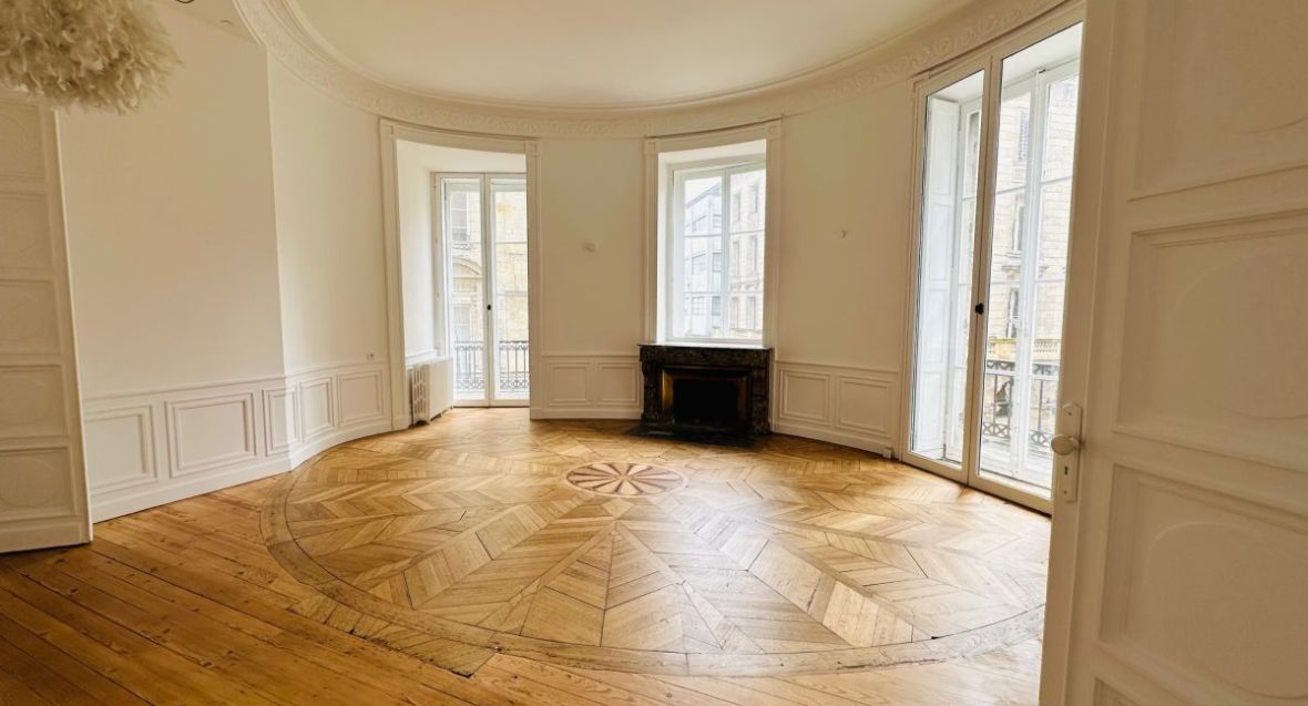 A vendre : Bel Appartement en plein Centre de Bordeaux à 50 m de la Place de la Comédie et du Grand Théatre